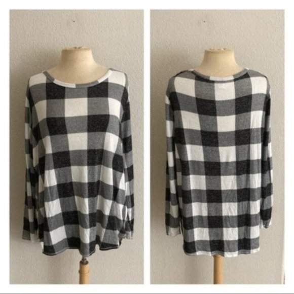 Old Navy Tops - WAS $17 Old Navy top